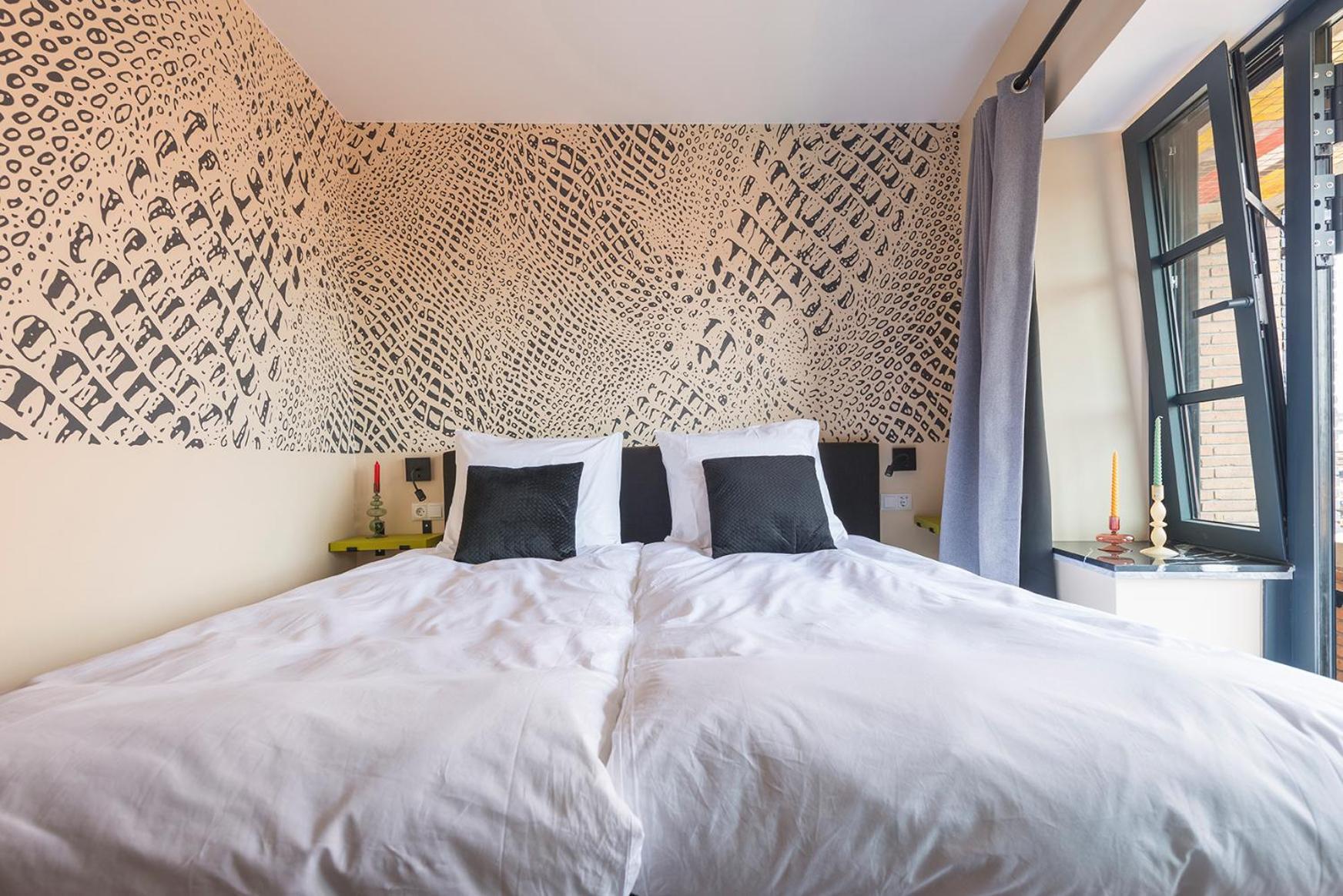 New On Hotspot Location With Fast Wifi * Tilburg